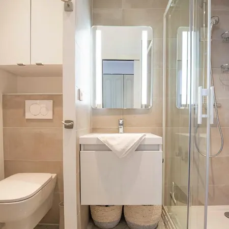 Chez J-p - 100m 2-4pers Terrace Sea View Pool Garage Apartment